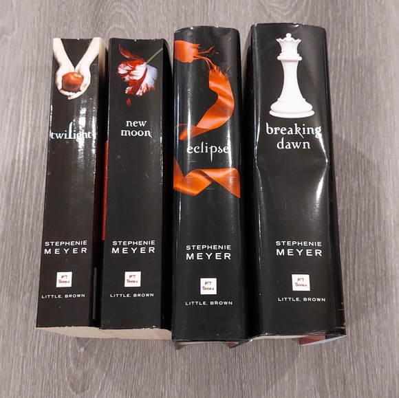 Twilight Book Series by Stephanie Meyer Set/4 - Picture 2 of 4